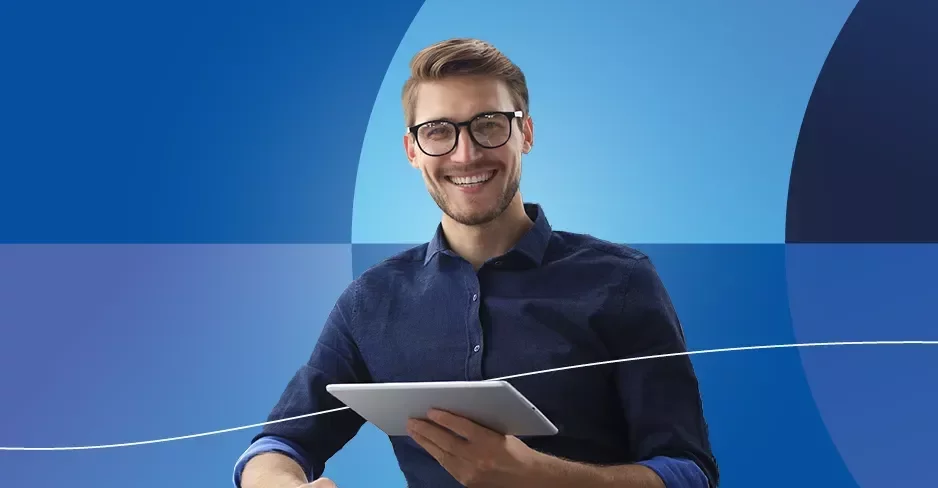 Bannière promotionnelle de Salary Guides 2026 montrant un homme souriant sur un fond bleu.